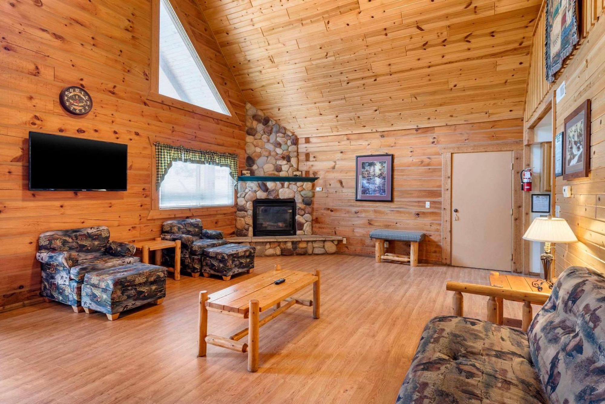 Three Bears Resort Waterpark Near Tomah Ascend Collection Warrens Kültér fotó