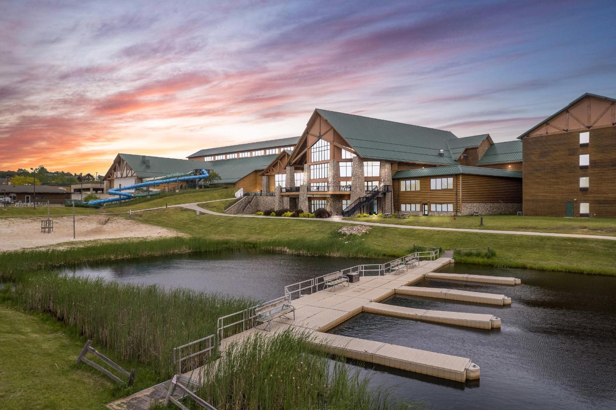 Three Bears Resort Waterpark Near Tomah Ascend Collection Warrens Kültér fotó